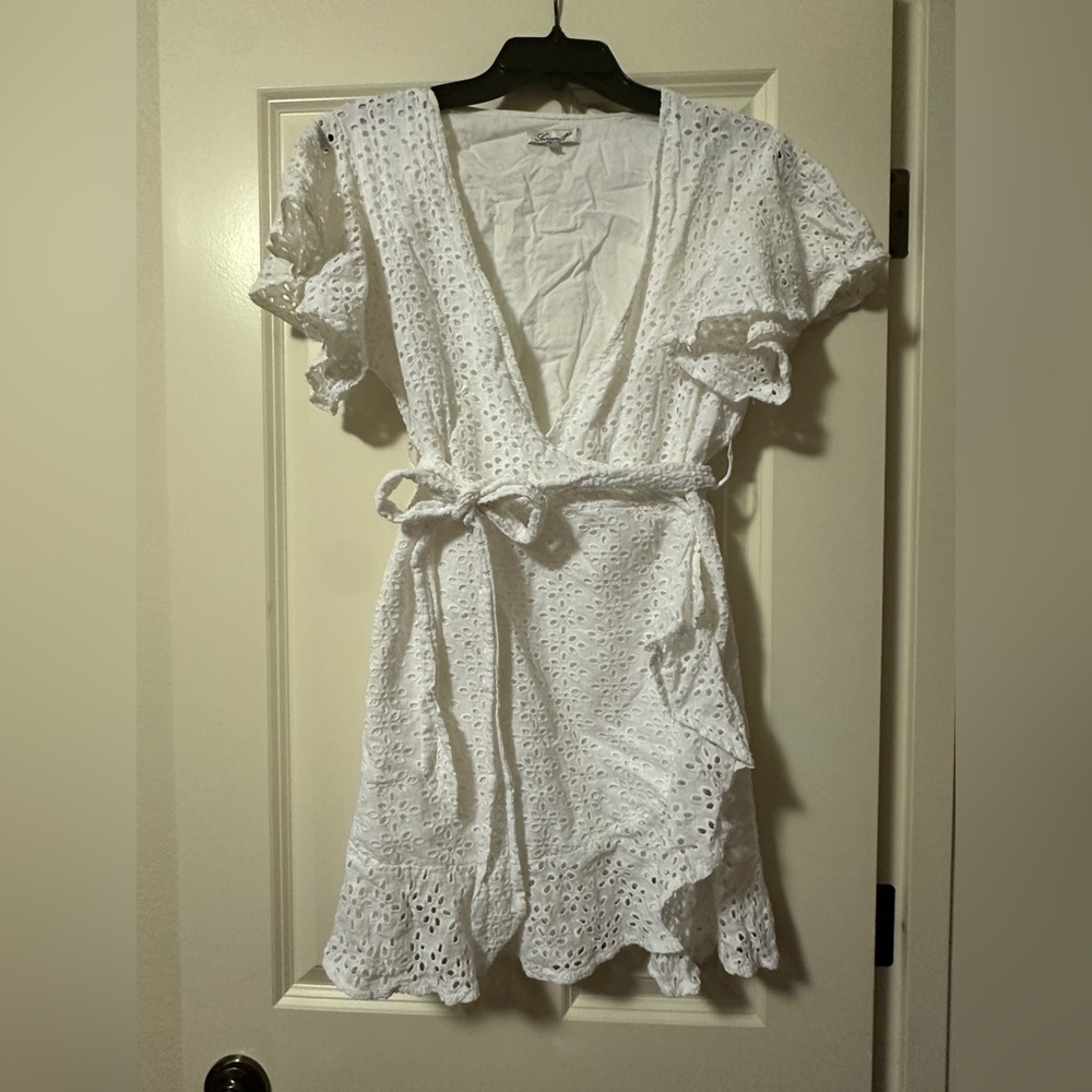 NWOT Sensemill Boutique Brand White Eyelet Flutter Sleeve Wrap Dress Medium